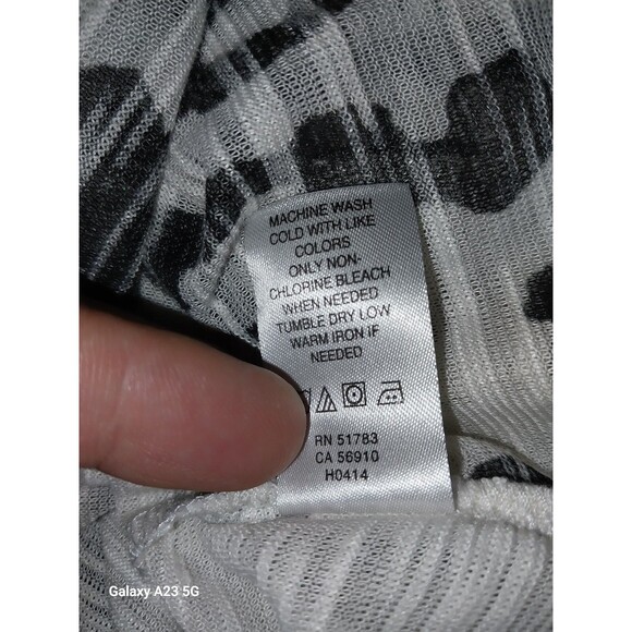 Maurices Size Medium White Leopard Tank Top Back Zip - Picture 6 of 6